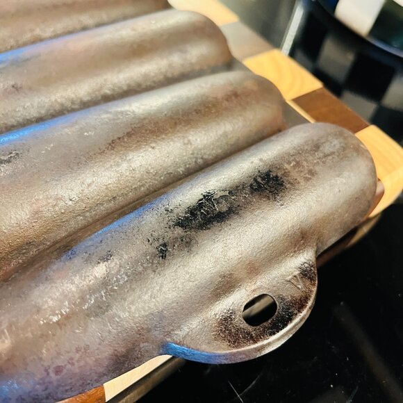 Vintage 7 stick cast iron cornbread pan - Picture 9 of 9